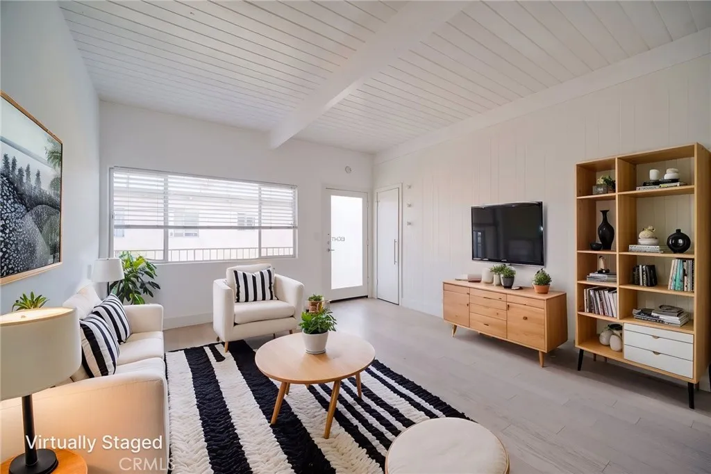 2329 Kansas Avenue 8, Santa Monica, California 90404 home-pic-2